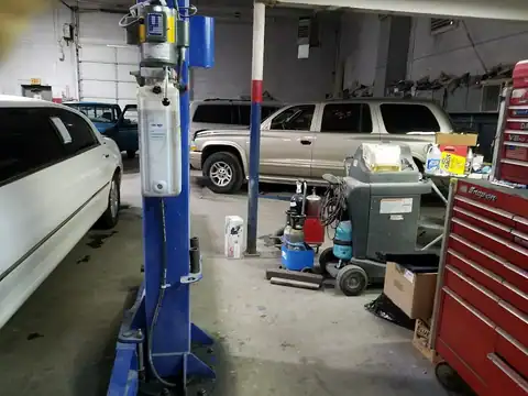 J & M Auto Body in Milford