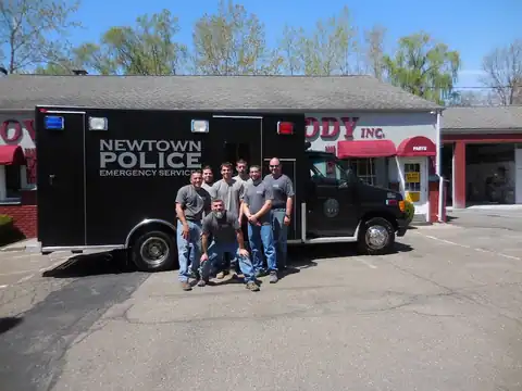 Town Line Body Shop in Monroe