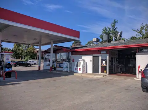 Riley's Repair & Refuel - Phillips 66 in Overland Park