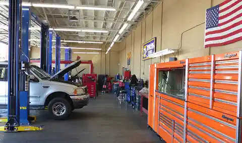 Johnston's Phoenix Auto Repair & Service in Phoenix