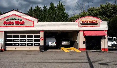 Randolph Auto Repair and Towing- Servicio de Grua in Randolph