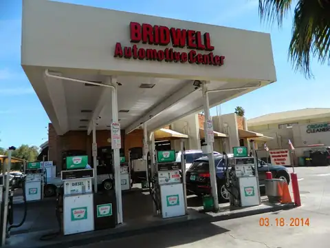 Bridwell's Full Serve Sinclair Gas Station in Scottsdale