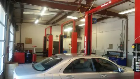 Auto Bays in Smyrna