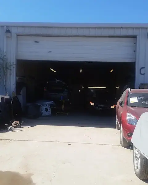 AJ Auto Repair & Towinz in Sugar Land