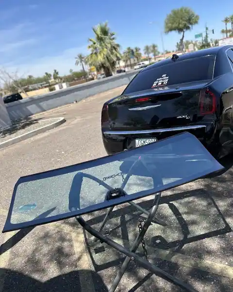 La Jefa Auto Glass LLC in Tolleson