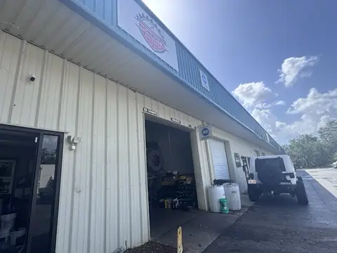 Roberts Auto Shop in Valrico