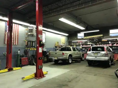 Luke's Auto Service, Inc. in Verona
