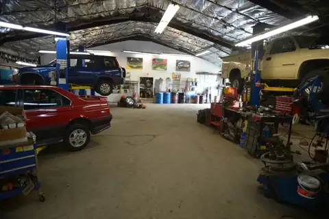 Murray Brothers Garage in Woodbury