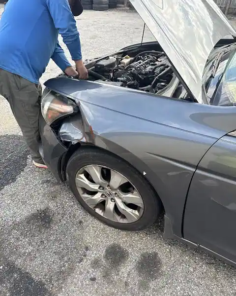 Reyes Tires in Woodstock