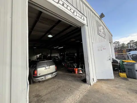 lucky auto solutions in Woodstock