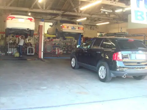 UNIQ MOTORS in Glendale